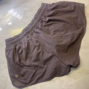 Lululemon hotty hot shorts 2.5 inch Size 2